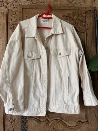 Cazadora vaquera oversice Mango beige