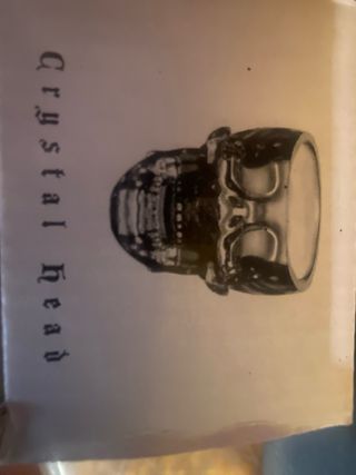 Vaso de cristal con forma de calavera