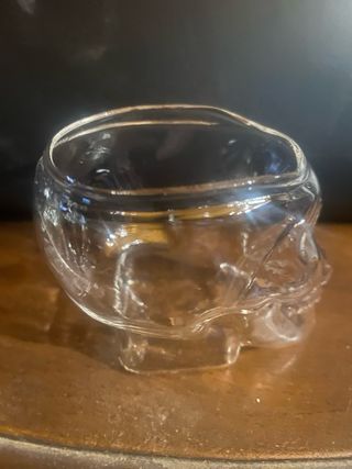 Vaso de cristal con forma de calavera