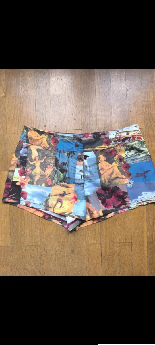 Pantalón corto estampado tropical