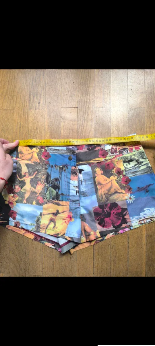 Pantalón corto estampado tropical