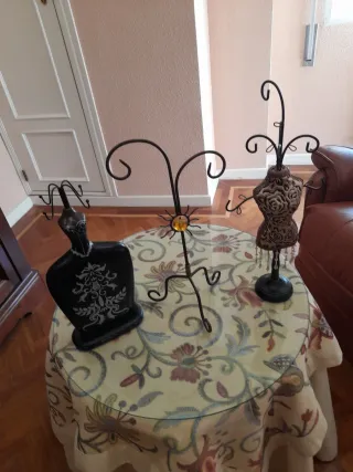 Maniquí expositor bisutería