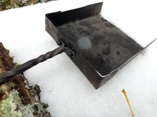 Raccoglitore di ceneri forgiato a mano