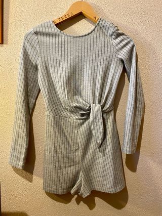 Mono corto gris rayas negras