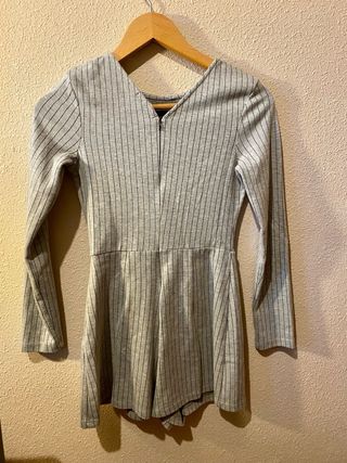 Mono corto gris rayas negras