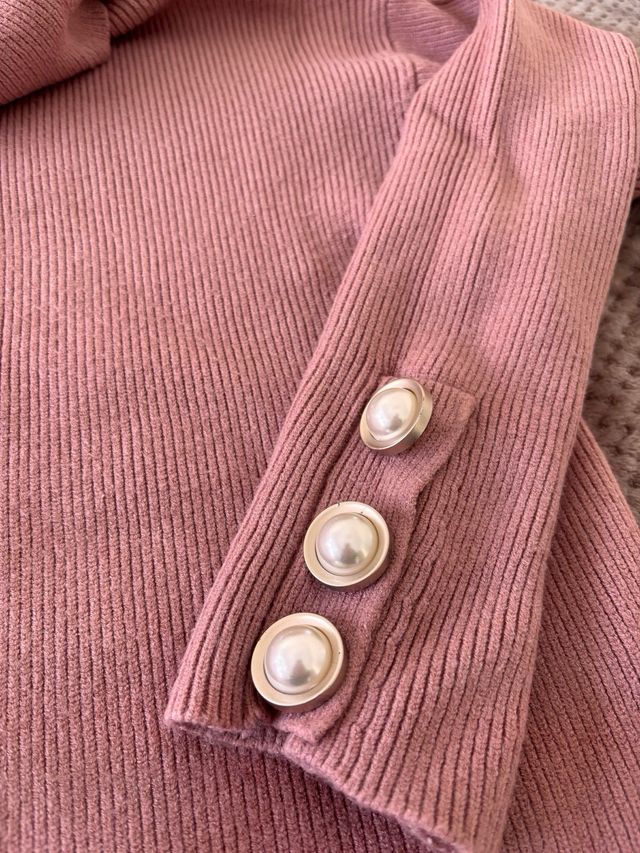 Jersey cuello desbocado botones perla