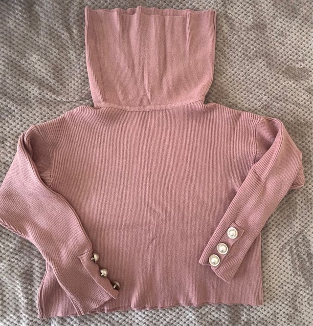 Jersey cuello desbocado botones perla