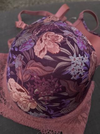 Sujetador floral rosa y morado con encaje