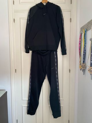 Conjunto Nike Sudadera y Pantalón Negro