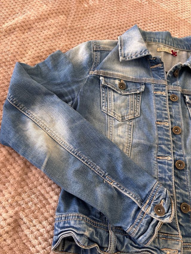 Chaqueta vaquera Stradivarius degradada