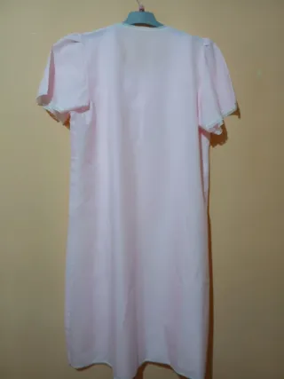 Camisón de señora rosa y blanco