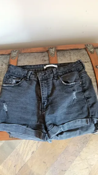 Conjunto 2 Pantalones Cortos y Camisa blanca