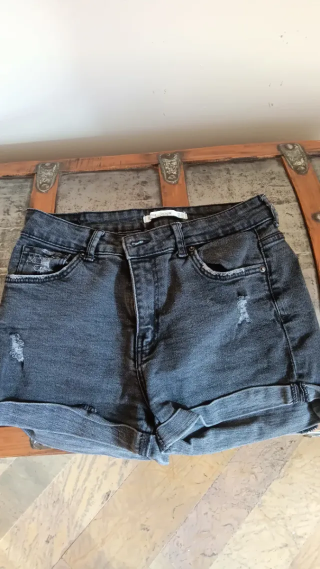 Conjunto 2 Pantalones Cortos y Camisa blanca