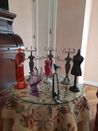 8 expositores de bisutería maniquí