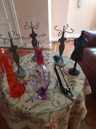 8 expositores de bisutería maniquí