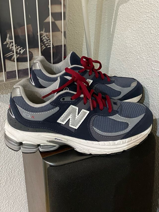 New Balance 2002R Azul Gris Borgoña 36