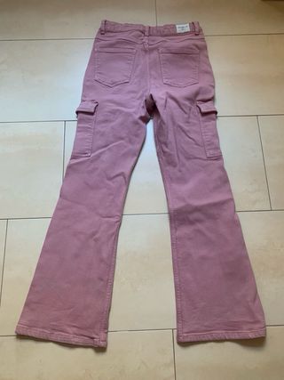 Pantalones cargo rosas acampanados