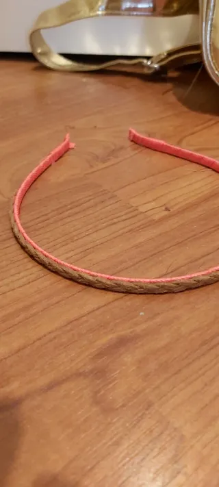 Niña. Mochila y diademas para niña