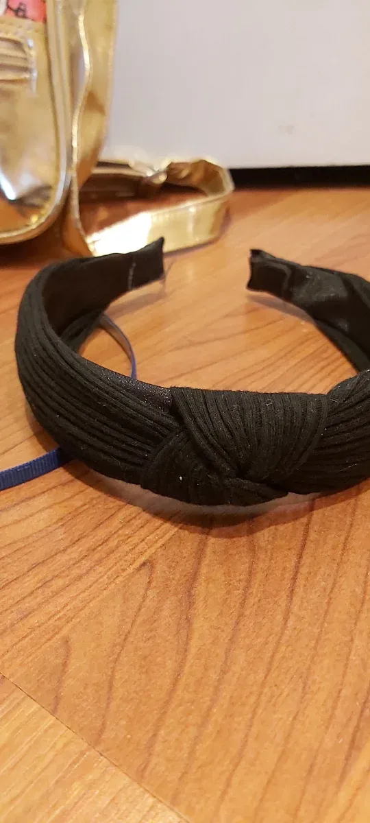 Niña. Mochila y diademas para niña