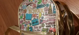 Niña. Mochila y diademas para niña