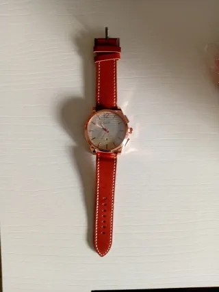 Reloj de pulsera con correa de cuero