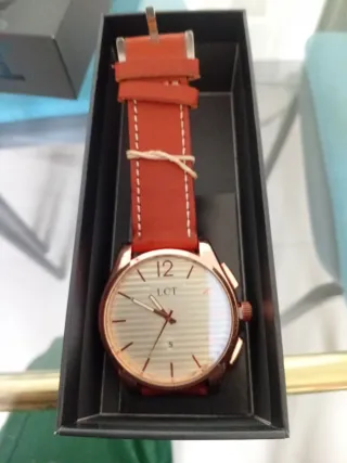 Reloj de pulsera con correa de cuero
