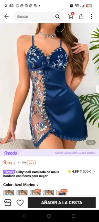 Camisón azul con encaje.