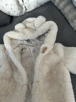 Buzo bebé peluche con capucha