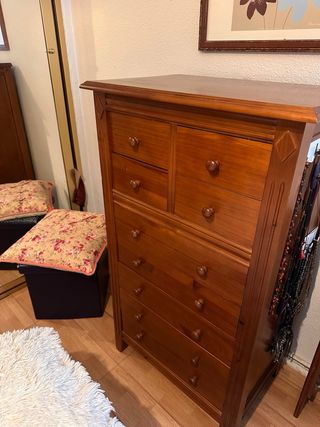 Cómoda de madera cerezo