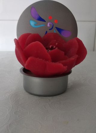 Portavelas aromática flor roja y libélula