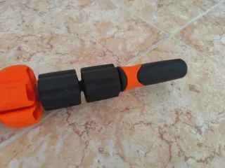 Rodillo de masaje naranja y negro