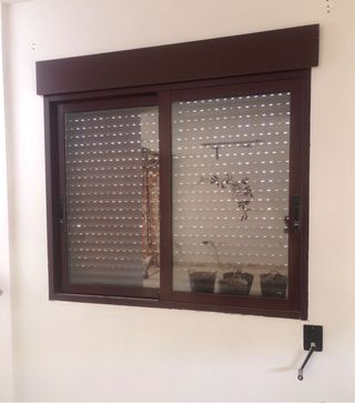 Ventana corredera 134x127 con persiana