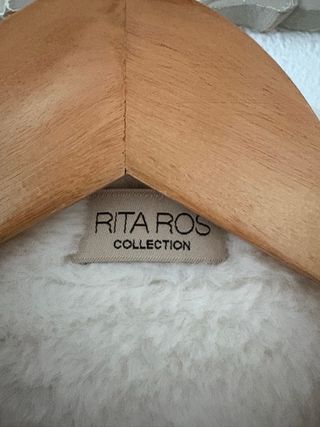 Chaqueta de invierno beige y blanca