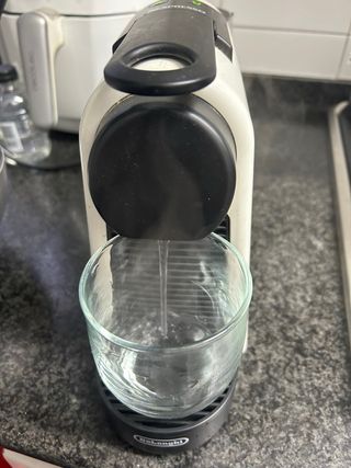 Cafetera Nespresso DeLonghi Blanca