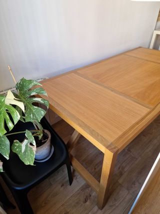 Mesa de comedor de madera moderna