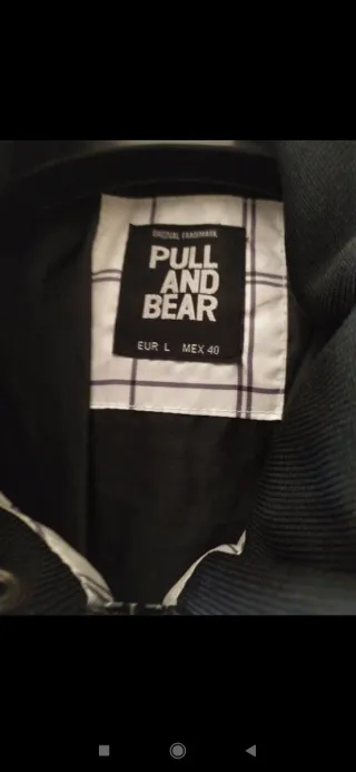 Cazadora Pull and Bear cuadros gris y blanco.