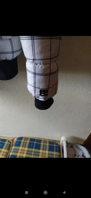 Cazadora Pull and Bear cuadros gris y blanco.