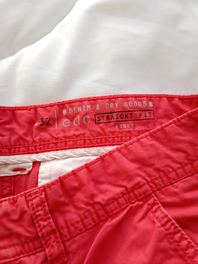 Pantalones cortos rojos