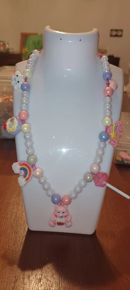Collar infantil con caramelos y corazones