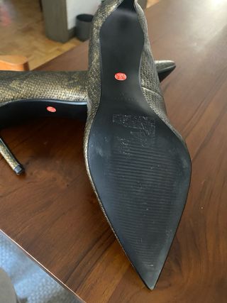 Zapatos de tacón Cortefiel estampado pitón. T40.