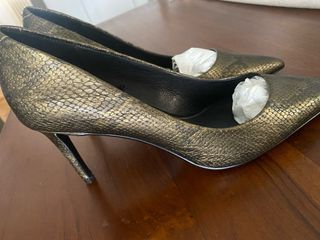 Zapatos de tacón Cortefiel estampado pitón. T40.