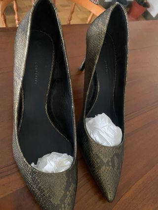 Zapatos de tacón Cortefiel estampado pitón. T40.