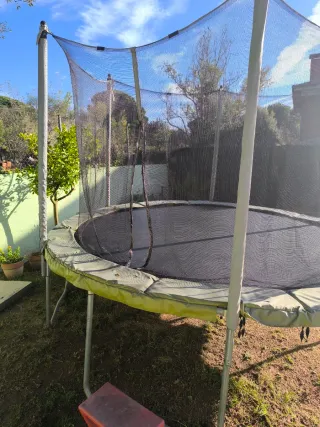 Cama elástica con red de seguridad