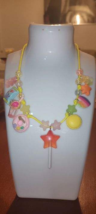 Collar infantil con abalorios y charms