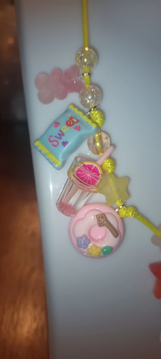 Collar infantil con abalorios y charms