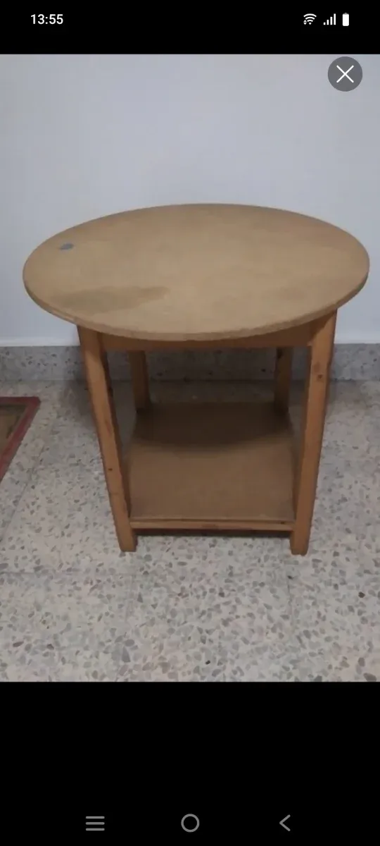 Tavolo ausiliario rotondo in legno. Regalo con faldon