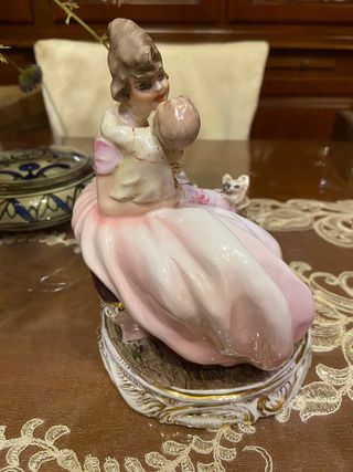 Statua Cacciapuoti Madre e Bambino con Cane