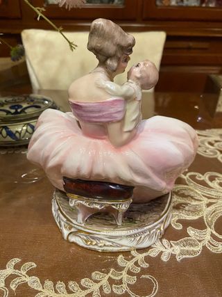 Statua Cacciapuoti Madre e Bambino con Cane