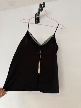 Blusa negra tirantes con botones