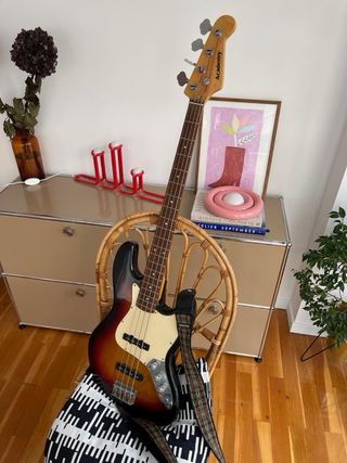 Bajo Academy Sunburst 4 cuerdas